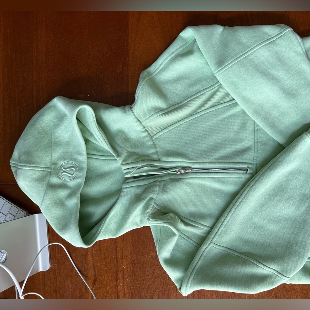 Lululemon Scuba Cropped M/L